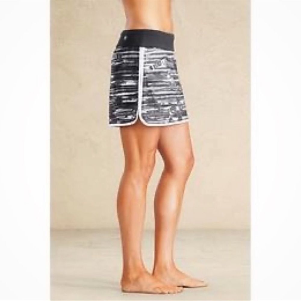 Athleta Swift Zip Skirt Gray Black 6